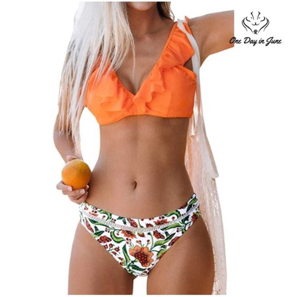 COPY - Floral Bottom Ruffle Hook Closure Bikini
